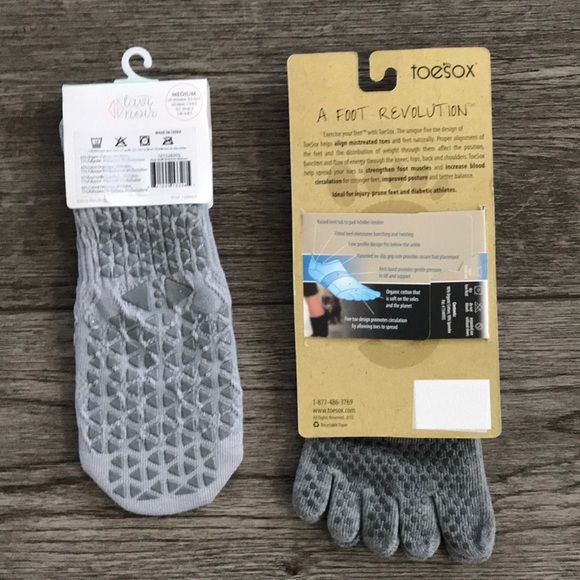 Tavi Noir & toesox Grippy Socks - Picture 2 of 4